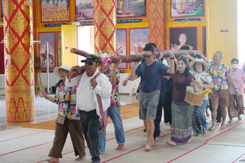 เทศบาลนครแม่สอดร่วมกับวัดดอนแก้วจัดโครงการจัดงานประเพณีแห่ไม้กำ๊สะหลี