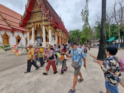 เทศบาลนครแม่สอดร่วมกับวัดดอนแก้วจัดโครงการจัดงานประเพณีแห่ไม้กำ๊สะหลี