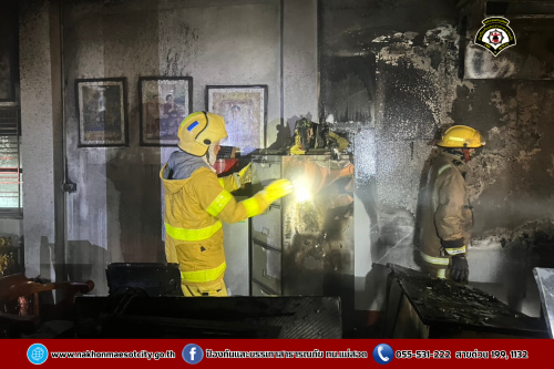 ดับเพลิงนครแม่สอด ออกระงับเหตุเพลิงไหม้สำนักงาน หจก.ธนสารโกศล พืชไร่ ถนนราษฎร์อุทิศ