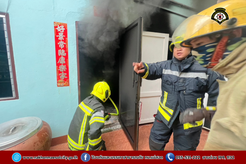 ดับเพลิงนครแม่สอด ออกระงับเหตุเพลิงไหม้สำนักงาน หจก.ธนสารโกศล พืชไร่ ถนนราษฎร์อุทิศ