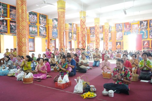 เทศบาลนครแมส่อดร่วมกับวัดดอนแก้ว จัดกิจกรรมสรงน้ำพระธาตุเจดีย์วัดดอนแก้ว (หมู่บ้านหน่อเก)