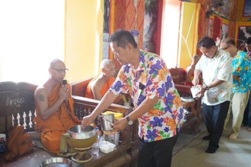 เทศบาลนครแมส่อดร่วมกับวัดดอนแก้ว จัดกิจกรรมสรงน้ำพระธาตุเจดีย์วัดดอนแก้ว (หมู่บ้านหน่อเก)