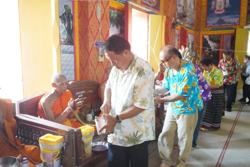 เทศบาลนครแมส่อดร่วมกับวัดดอนแก้ว จัดกิจกรรมสรงน้ำพระธาตุเจดีย์วัดดอนแก้ว (หมู่บ้านหน่อเก)