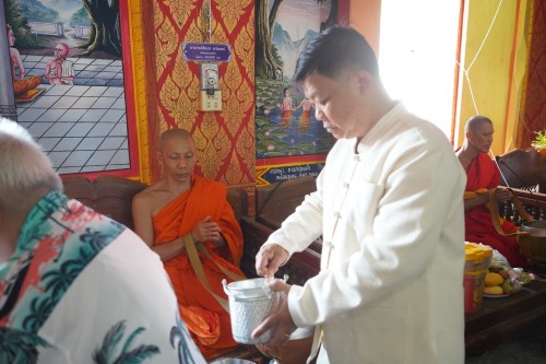 เทศบาลนครแมส่อดร่วมกับวัดดอนแก้ว จัดกิจกรรมสรงน้ำพระธาตุเจดีย์วัดดอนแก้ว (หมู่บ้านหน่อเก)