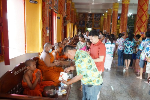 เทศบาลนครแมส่อดร่วมกับวัดดอนแก้ว จัดกิจกรรมสรงน้ำพระธาตุเจดีย์วัดดอนแก้ว (หมู่บ้านหน่อเก)