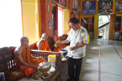 เทศบาลนครแมส่อดร่วมกับวัดดอนแก้ว จัดกิจกรรมสรงน้ำพระธาตุเจดีย์วัดดอนแก้ว (หมู่บ้านหน่อเก)