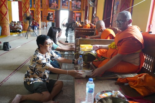 เทศบาลนครแมส่อดร่วมกับวัดดอนแก้ว จัดกิจกรรมสรงน้ำพระธาตุเจดีย์วัดดอนแก้ว (หมู่บ้านหน่อเก)