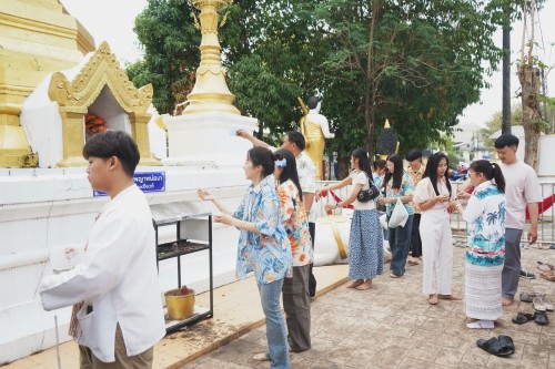 เทศบาลนครแมส่อดร่วมกับวัดดอนแก้ว จัดกิจกรรมสรงน้ำพระธาตุเจดีย์วัดดอนแก้ว (หมู่บ้านหน่อเก)