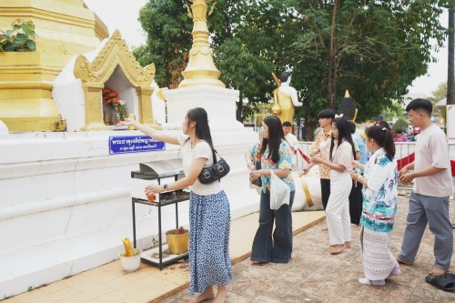 เทศบาลนครแมส่อดร่วมกับวัดดอนแก้ว จัดกิจกรรมสรงน้ำพระธาตุเจดีย์วัดดอนแก้ว (หมู่บ้านหน่อเก)