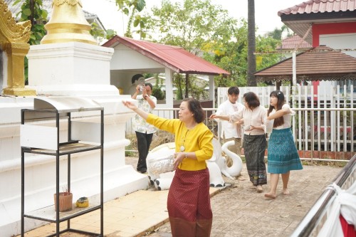 เทศบาลนครแมส่อดร่วมกับวัดดอนแก้ว จัดกิจกรรมสรงน้ำพระธาตุเจดีย์วัดดอนแก้ว (หมู่บ้านหน่อเก)