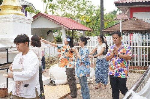 เทศบาลนครแมส่อดร่วมกับวัดดอนแก้ว จัดกิจกรรมสรงน้ำพระธาตุเจดีย์วัดดอนแก้ว (หมู่บ้านหน่อเก)