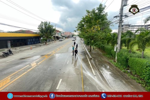 ดับเพลิงนครแม่สอด ฉีดล้างทำความสะอาดถนน บริเวณจุดจัดให้เล่นน้ำสงกรานต์ (Zoning) ถนนยอดข้าว