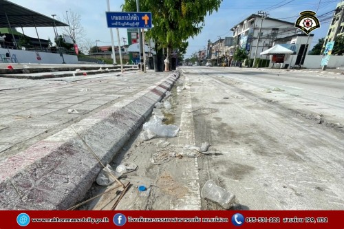 ดับเพลิงนครแม่สอด ฉีดล้างทำความสะอาดถนน บริเวณจุดจัดให้เล่นน้ำสงกรานต์ (Zoning) ถนนยอดข้าว