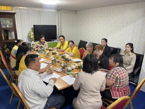 เชิญประธานชุมชนจำนวน 10 ชุมชนเข้าร่วมประชุม เพื่อพบปะพูดคุยปรึกษาหารือภารกิจชุมชน ณ กองสวัสดิการสังคม เทศบาลนครแม่สอด