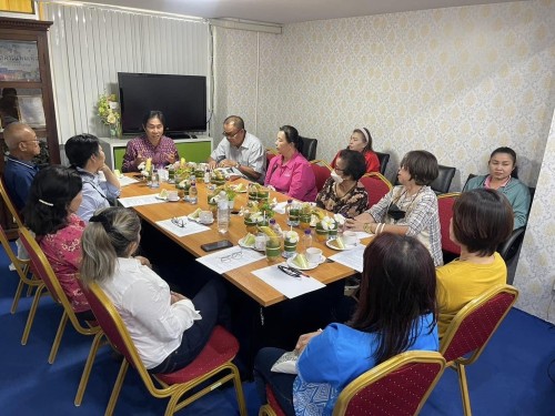 เชิญประธานชุมชนจำนวน 10 ชุมชนเข้าร่วมประชุมเพื่อพบปะพูดคุยปรึกษาหารือภารกิจชุมชน ณ กองสวัสดิการสังคม เทศบาลนครแม่สอด