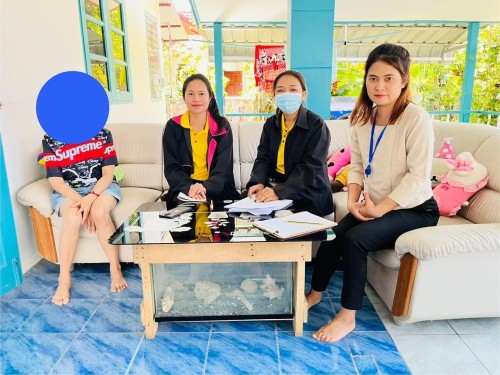 ลงพื้นที่ร่วมกับเจ้าหน้าที่ศูนย์คุ้มครองคนไร้ที่พึ่งจังหวัดตาก ในการเยี่ยมบ้าน สอบข้อเท็จจริง กลุ่มเป้าหมายผู้มีรายได้น้อย ในเขตพื้นที่เทศบาลนครแม่สอด