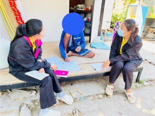 ลงพื้นที่ร่วมกับเจ้าหน้าที่ศูนย์คุ้มครองคนไร้ที่พึ่งจังหวัดตาก ในการเยี่ยมบ้าน สอบข้อเท็จจริง กลุ่มเป้าหมายผู้มีรายได้น้อย ในเขตพื้นที่เทศบาลนครแม่สอด