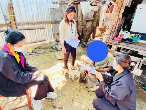 ลงพื้นที่ร่วมกับเจ้าหน้าที่ศูนย์คุ้มครองคนไร้ที่พึ่งจังหวัดตาก ในการเยี่ยมบ้าน สอบข้อเท็จจริง กลุ่มเป้าหมายผู้มีรายได้น้อย ในเขตพื้นที่เทศบาลนครแม่สอด