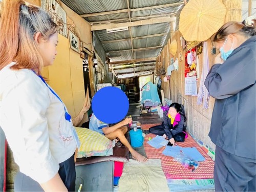 ลงพื้นที่ร่วมกับเจ้าหน้าที่ศูนย์คุ้มครองคนไร้ที่พึ่งจังหวัดตาก ในการเยี่ยมบ้าน สอบข้อเท็จจริง กลุ่มเป้าหมายผู้มีรายได้น้อย ในเขตพื้นที่เทศบาลนครแม่สอด