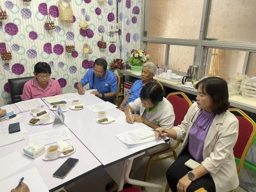 ร่วมประชุมกับชมรมผู้สูงอายุเทศบาลนครแม่สอด ณ กองสวัสดการสังคม
