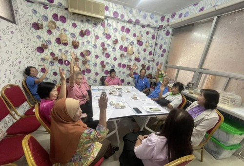 ร่วมประชุมกับชมรมผู้สูงอายุเทศบาลนครแม่สอด ณ กองสวัสดการสังคม