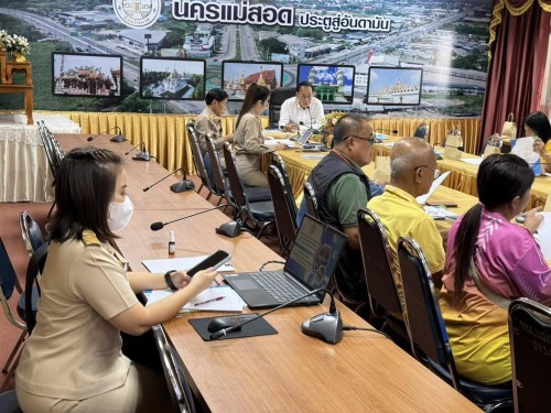 ประชุมคณะกรรมการสำรวจข้อมูลและประเมินความจำเป็นเร่งด่วน แก่ผู้ประสบปัญหาทางสังคม กลุ่มเป้าหมายต่าง ๆ ในเขตพื้นที่เทศบาลนครแม่สอด