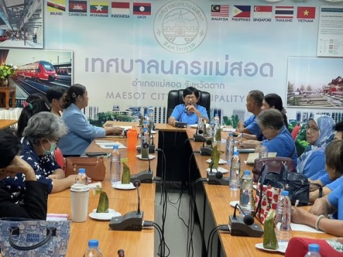 ร่วมประชุมกับชมรมผู้สูงอายุและหัวหน้ากลุ่มผู้สูงอายุทั้ง 20 ชุมชน เทศบาลนครแม่สอด