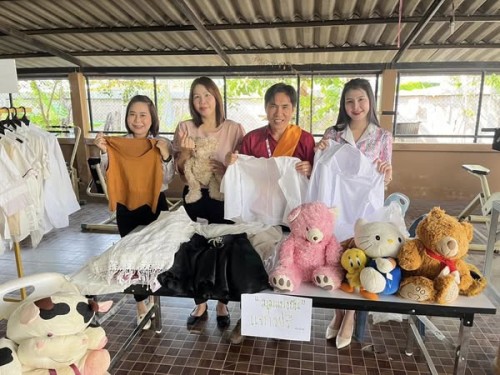 เข้าร่วมกิจกรรมการประชุมประจำเดือนของผู้สูงอายุชุมชนสักทอง และออกบูธกิจกรรม “ตลาดนัดปันสุข” 