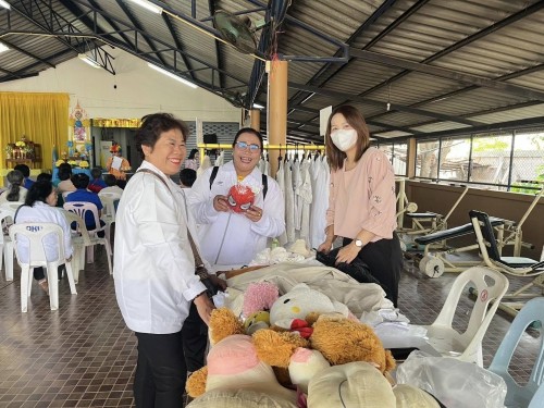 เข้าร่วมกิจกรรมการประชุมประจำเดือนของผู้สูงอายุชุมชนสักทอง และออกบูธกิจกรรม “ตลาดนัดปันสุข” 