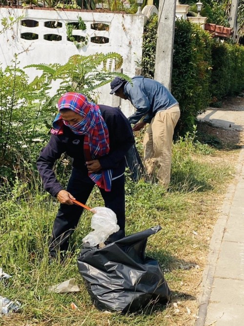 กองสวัสดิการสังคม ร่วมกิจกรรมโครงการคุณนะทำ ปรับปรุงภูมิทัศน์ที่อยู่อาศัยของผู้สูงอายุ ณ ชุมชนร่วมแรง