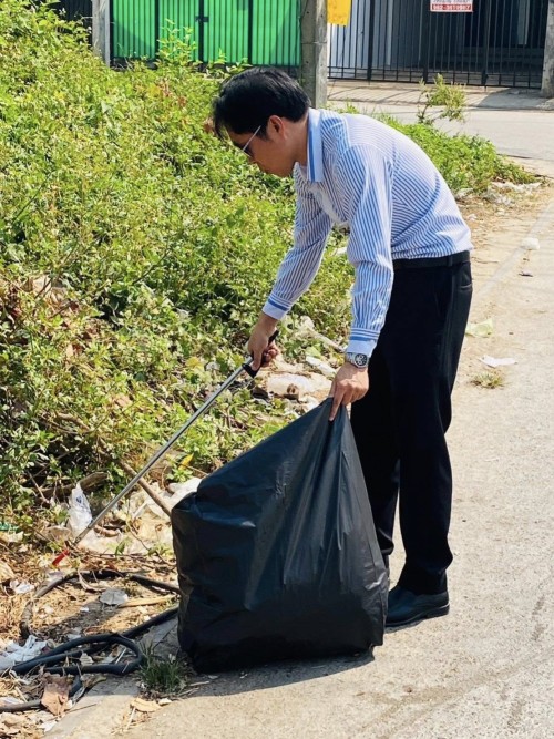 กองสวัสดิการสังคม ร่วมกิจกรรมโครงการคุณนะทำ ปรับปรุงภูมิทัศน์ที่อยู่อาศัยของผู้สูงอายุ ณ ชุมชนร่วมแรง