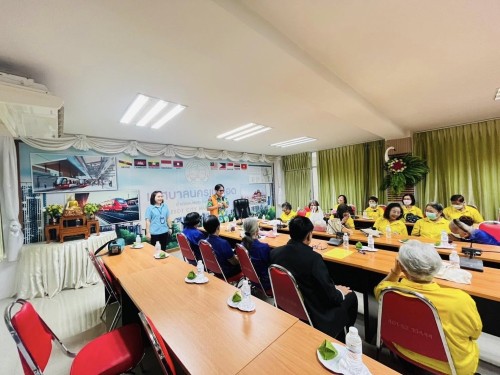 จัดกิจกรรมรวมกลุ่มผู้สูงอายุจากวิทยาลัยสูงวัยนครแม่สอด เพื่อทำกิจกรรมแลกเปลี่ยนความรู้ร่วมกัน