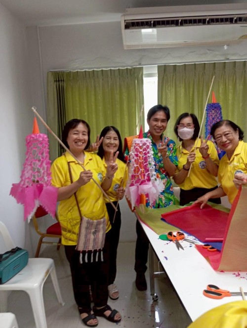 จัดกิจกรรมรวมกลุ่มผู้สูงอายุจากวิทยาลัยสูงวัยนครแม่สอด เพื่อทำกิจกรรมแลกเปลี่ยนความรู้ร่วมกัน