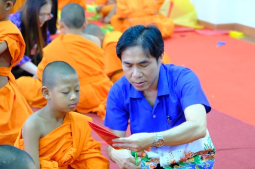 เข้าร่วมกิจกรรมสอนเณรในค่ายฤดูร้อนการทำตุงไส้หมู ณ วัดโพธิคุณ ตำบลแม่ปะ อำเภอแม่สอด จังหวัดตาก