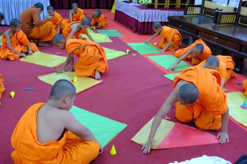 เข้าร่วมกิจกรรมสอนเณรในค่ายฤดูร้อนการทำตุงไส้หมู ณ วัดโพธิคุณ ตำบลแม่ปะ อำเภอแม่สอด จังหวัดตาก