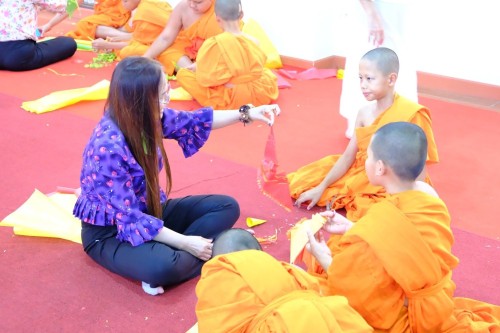เข้าร่วมกิจกรรมสอนเณรในค่ายฤดูร้อนการทำตุงไส้หมู ณ วัดโพธิคุณ ตำบลแม่ปะ อำเภอแม่สอด จังหวัดตาก