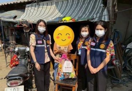 ลงพื้นที่มอบ “ถุงบวร” เครื่องอุปโภค-บริโภคให้แก่บุคคลผู้มีรายได้น้อยในเขตพื้นที่เทศบาลนครแม่สอด จำนวน 2 ราย 