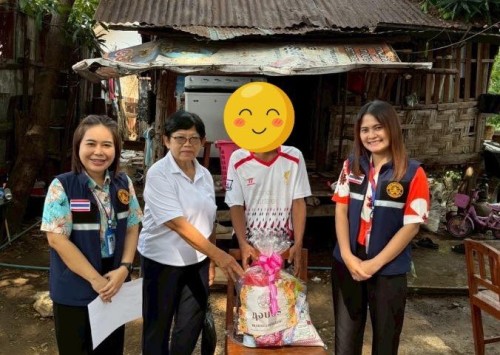 ลงพื้นที่มอบ “ถุงบวร” เครื่องอุปโภค-บริโภคให้แก่บุคคลผู้มีรายได้น้อยในเขตพื้นที่เทศบาลนครแม่สอด