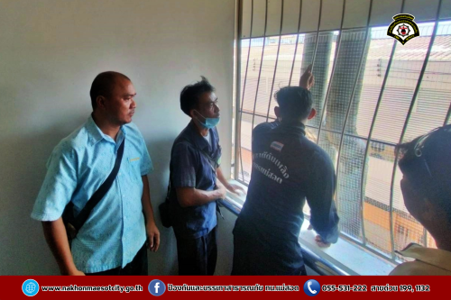 ดับเพลิงนครแม่สอด ออกดำเนินการกำจัดรังผึ้งหลวง บริเวณตึกสิรินธรชัยพัฒน์ (แม่สอด) โรงพยาบาลแม่สอด