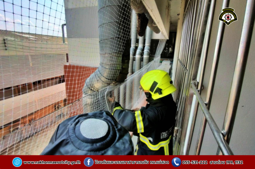 ดับเพลิงนครแม่สอด ออกดำเนินการกำจัดรังผึ้งหลวง บริเวณตึกสิรินธรชัยพัฒน์ (แม่สอด) โรงพยาบาลแม่สอด