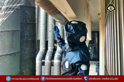 ดับเพลิงนครแม่สอด ออกดำเนินการกำจัดรังผึ้งหลวง บริเวณตึกสิรินธรชัยพัฒน์ (แม่สอด) โรงพยาบาลแม่สอด