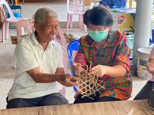 ภูมิปัญญาชาวบ้าน การทำเครื่องจักสานจากไม้ไผ่