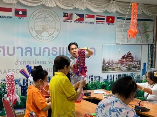 ปราชญ์ชาวบ้าน ทำตุงไส้หมู