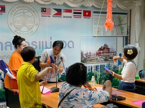 ปราชญ์ชาวบ้าน ทำตุงไส้หมู