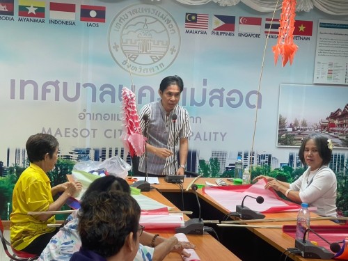 ปราชญ์ชาวบ้าน ทำตุงไส้หมู