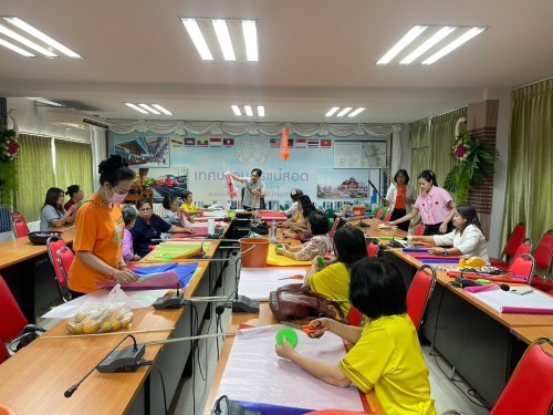 ปราชญ์ชาวบ้าน ทำตุงไส้หมู