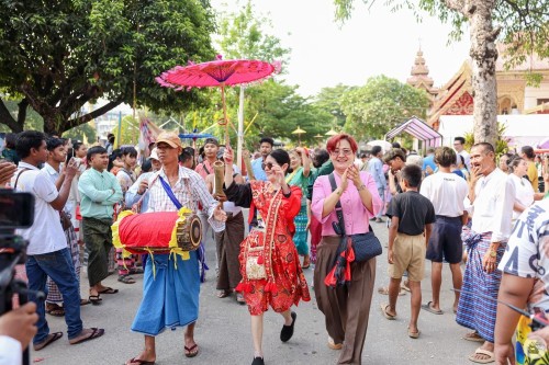 ปอยส่างลอง