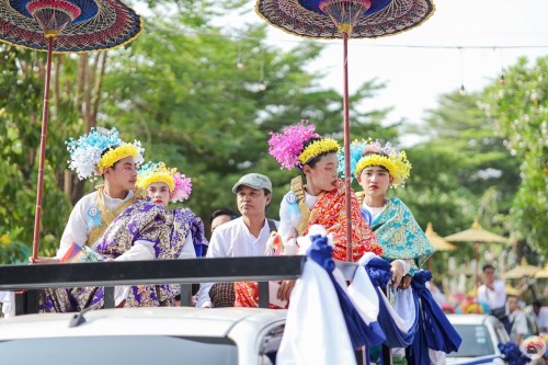 ปอยส่างลอง