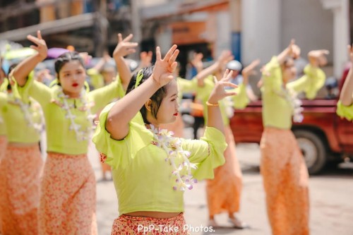 รำไทยใหญ่