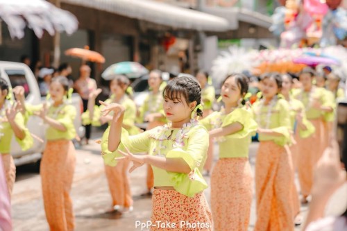 รำไทยใหญ่